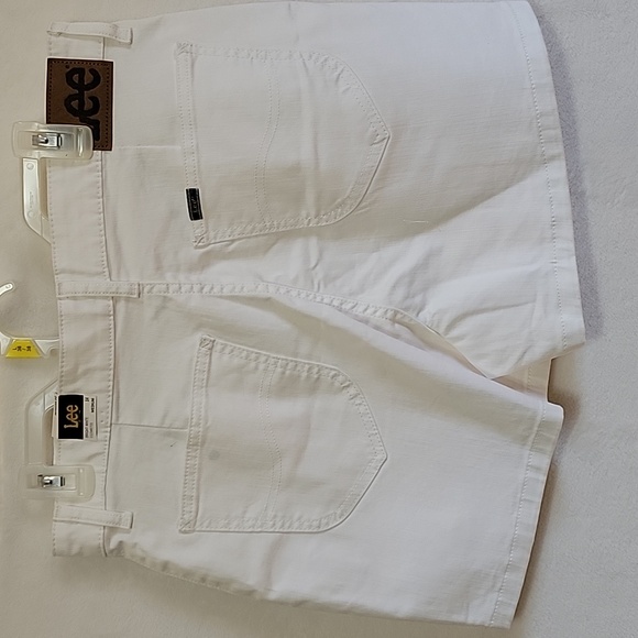 Lee Women's Legendary Seamed Shorts, Bright White, Size 14, NWT - Picture 8 of 15